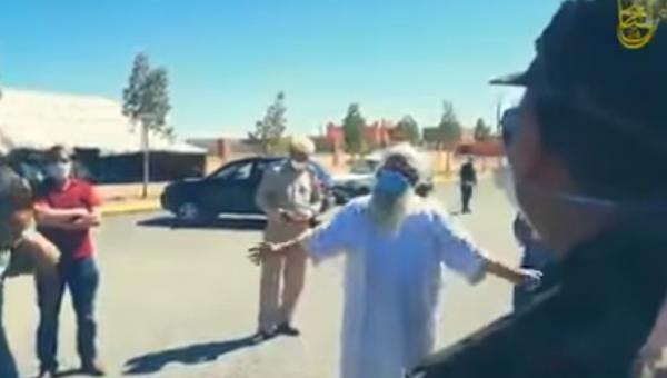 جاء لزيارته من المحمدية..مواطن بورزازات يجبر صهره على المبيت في السيارة ويسلمه للسلطات خوفا من "كورونا" (فيديو)