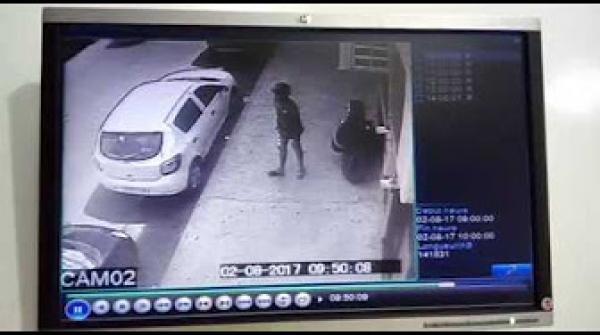 شاهد كيف تمت سرقة دراجة نارية من طرف مراهق بطريقة احترافية بأكادير