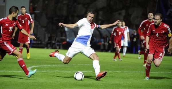 بالفيديو - فان بيرسي يقود هولندا الى مونديال البرازيل عبر أندورا