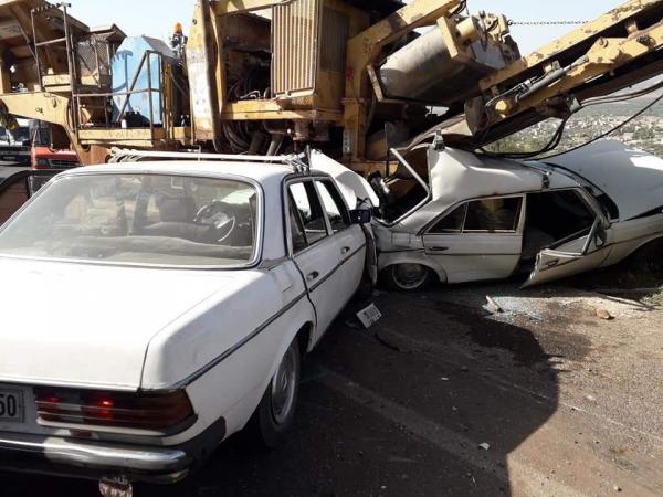 اصطدام عنيف بين سيارتين للأجرة وسيارة خفيفة وآلة حفر وهذه الحصيلة (صور)