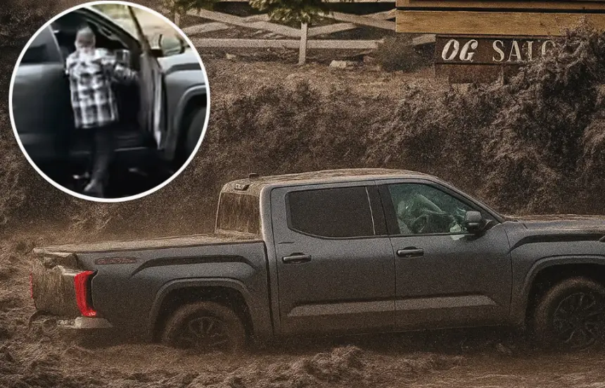 بالفيديو..فيضان طيني مرعب يحاصر سيارات