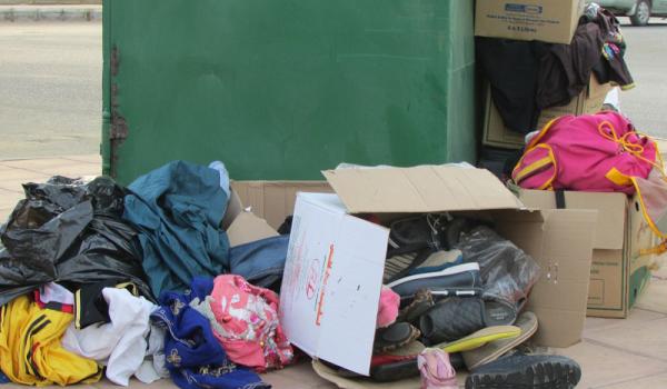 هل التصدق بالملابس البالية يعارض قوله تعالى : ( ولا تيمموا الخبيت منه تنفقون..)