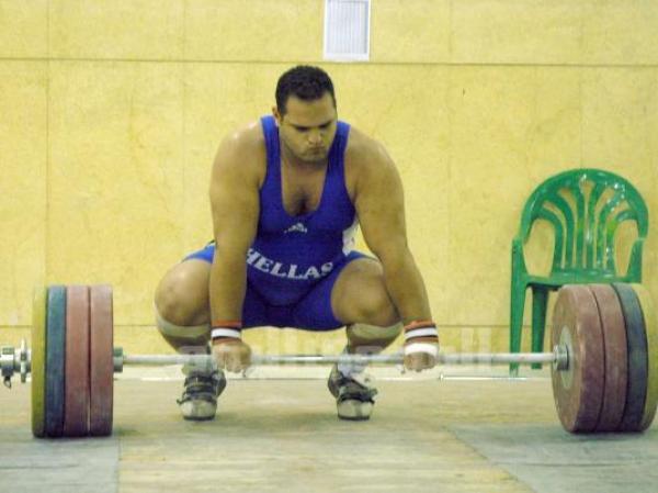 الأوزان الخفيفة أفضل من الثقيلة في بناء عضلات الجسم 