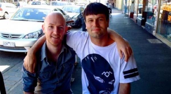 أسترالي يشرب القهوة مع 1000 صديق في فيس بوك