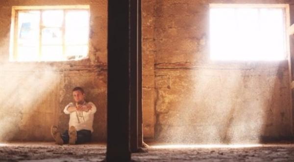 عائلة إسرائيلية تحبس ابنها 14 عاماً في قبو