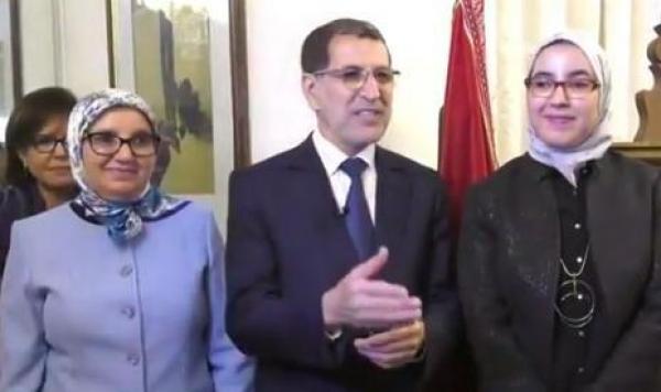 مرفوقا بزوجته وابنته..العثماني يستقبل الوزيرات والموظفات في اليوم العالمي للمرأة