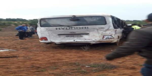 انقلاب حافلة على متنها موظفين بالأمن بمدينة القنيطرة