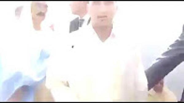 بوجدور: فيديو يوضح كيف تم طرد الإمام أثناء صلاة عيد الفطر لكثرة أخطائه