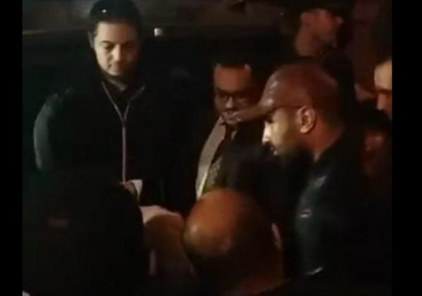 إعادة تمثيل جريمة سرقة 100 مليون تحت التهديد بالسلاح