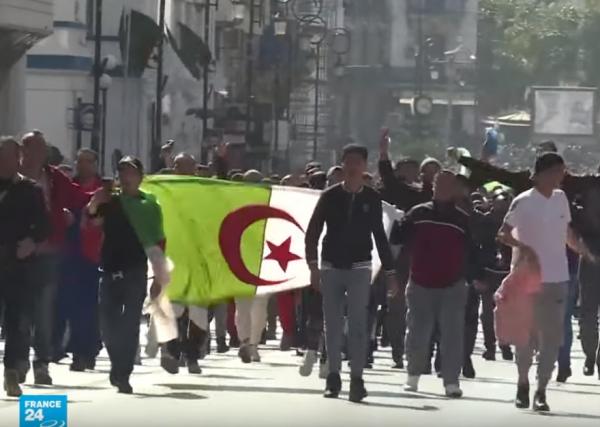 الولايات المتحدة تراقب المظاهرات في الجزائر وتدعم الشعب الجزائري!