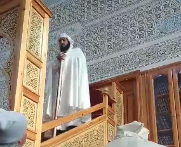 توقيف خطيب جمعة بعد تحريمه للاحتفالات برأس السنة (فيديو)
