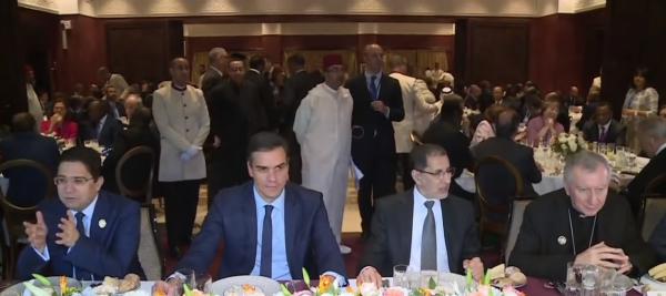 الملك  يقيم مأدبة غذاء على شرف المشاركين في مؤتمر مراكش