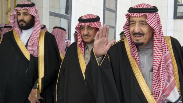 صحيفة بريطانية : الملك سلمان سيتنازل عن العرش لنجله الأسبوع المقبل