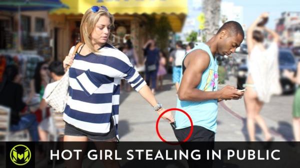 كاميرا خفية تكشف الفرق بين سرقة حسناء وشاب