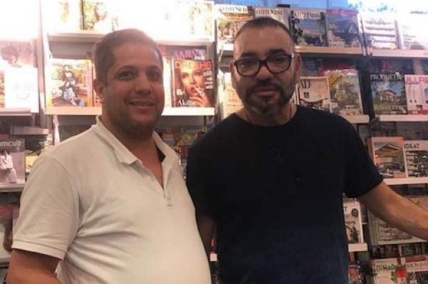 الملك محمد السادس يعود الى فرنسا ويظهر في صورة جديدة من باريس رفقة ابن مدينة وجدة