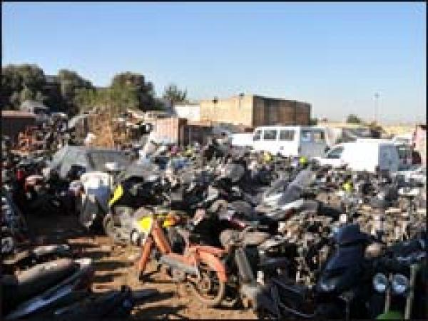 حملة أمنية لتطهير الدارالبيضاء من السيارات المهملة