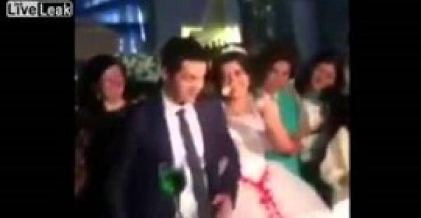 بالفيديو.. عريس يرفض هزار عروسه ويعتدي عليها أمام الحضور في حفل الزفاف