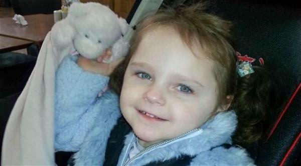 طفلة لا تحتفل بعيد ميلادها لأن السعادة يمكن أن تقتلها