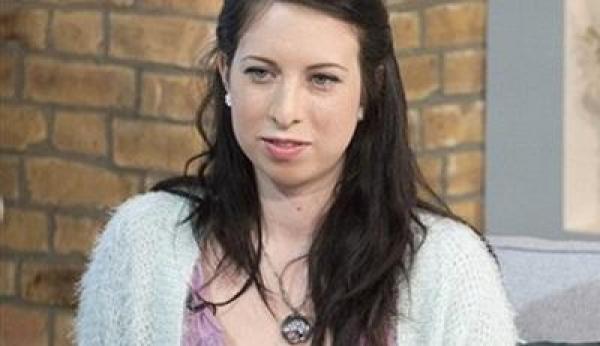 بالفيديو.. رجل يصور 300 فيلم إباحي بينهم اغتصاب لزوجته أثناء النوم