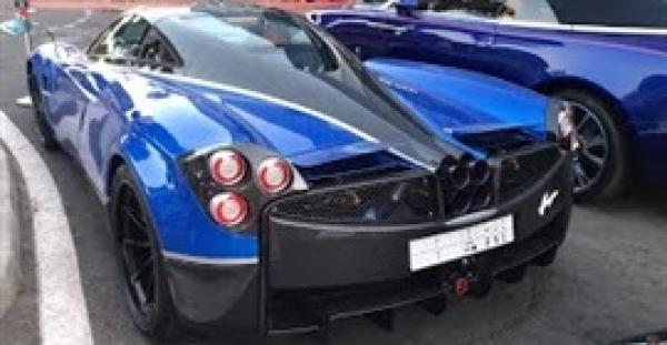 بالفيديو.. سعودي يستعرض أسطول سياراته في فرنسا