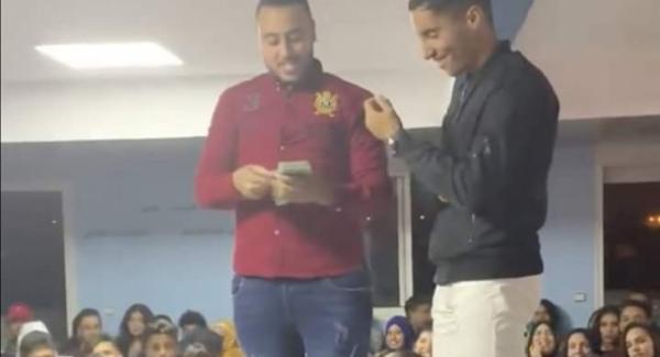 "الأستاذ المعجزة" يعد بفتح أبواب مراكزه مجددا وهذا ما قرر فعله