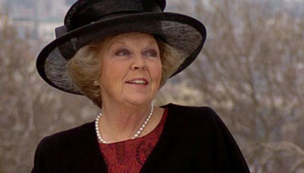 ملكة هولندا تعلن تنحيها عن العرش