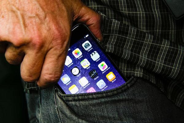 شخص يصاب بحروق بسبب الأيفون 6