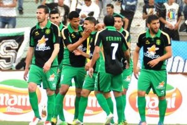 سابقة في تاريخ الكرة: فريق جزائري يلعب مبارتين في نفس التوقيت!