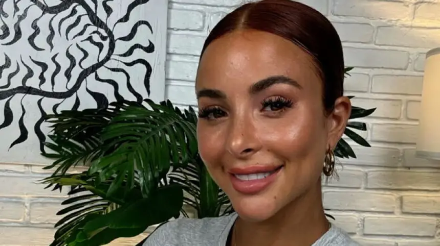 محكمة فرساي تُصدر حكماً ثقيلاً في حق مؤثرة مغربية