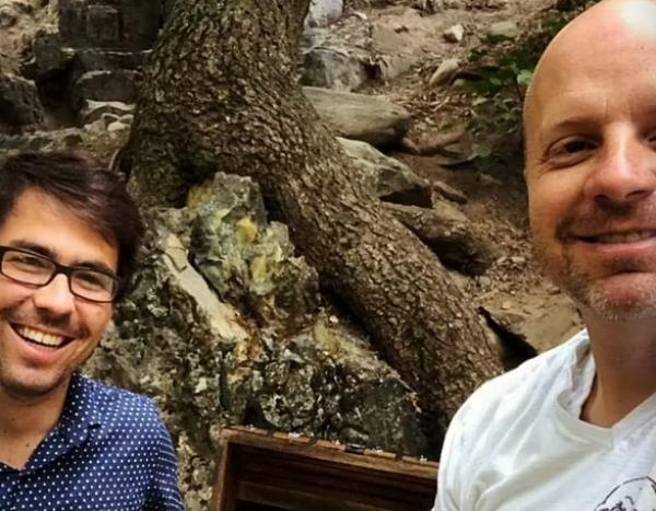 أمريكيان يدفنان كنزا من أموالهما الخاصة لتسلية وتشجيع الناس خلال وباء كورونا