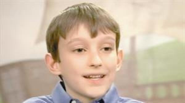 فتى عمره 14 عاما يهدد عرش مؤسس 