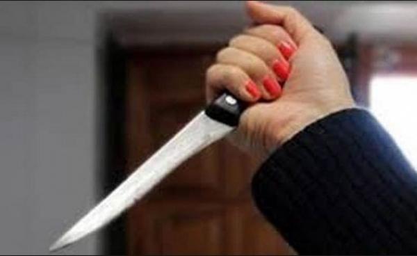 شخص ينجو من موت محقق بعدما طعنته زوجته فجأة بالشارع العام بتطوان