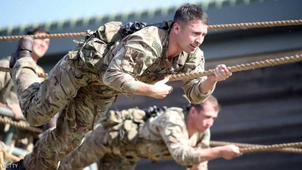 "المتحولون" بالجيش البريطاني.. رقم غريب وإجراء عسكري أغرب