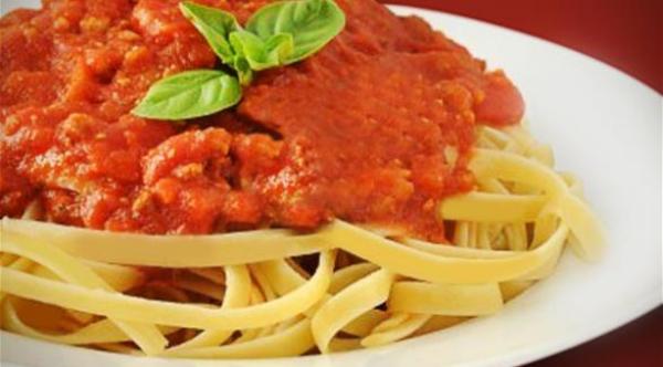 مطعم تايواني يواجه انتقادات بسبب طبق مكرونة