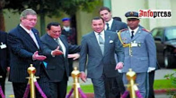 اعلامي مصري يمدح و يعتبر الملك محمد السادس قائد الامة العربية بعد رفضه المشاركة في القمم العربية