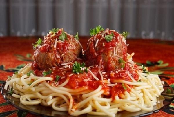 سباغيتي بكرات اللحم والدجاج