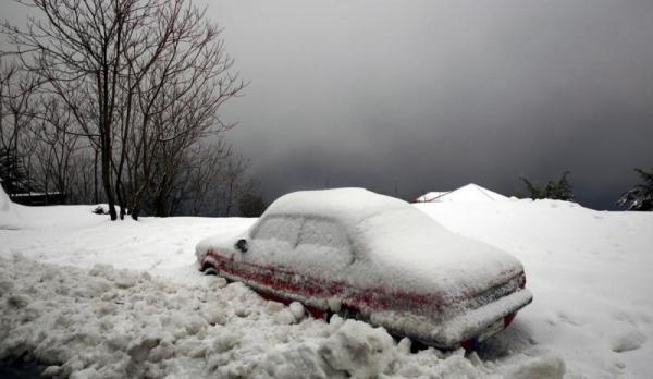 حبات ثلجية بحجم بيضة تتساقط وسط روسيا