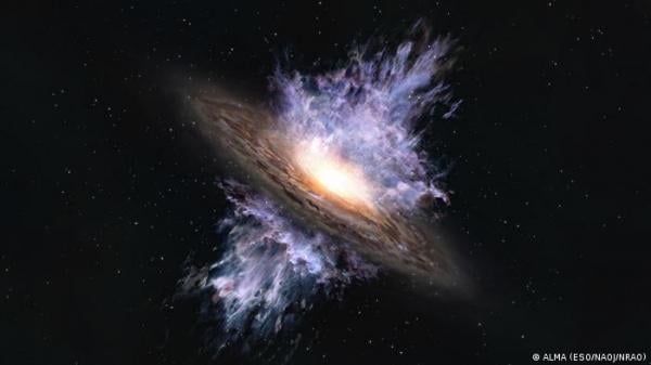 خلف ثقب أسود عملاق.. مفاجأة تثبت نظرية آينشتاين