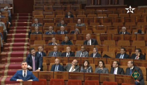 برلماني ينبه لغياب الوزراء عن جلسات البرلمان ويهدد بالانسحاب في حال التكرار