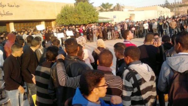 طلبة جامعيون لوزارة الداخلية :"طلقونا نسافروا نجيبو غير حوايجنا"