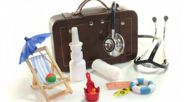 ما محتويات صيدلية السفر؟