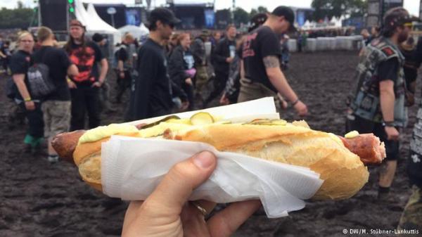 الهوت دوغ ممنوع في ماليزيا بأمر حكومي!