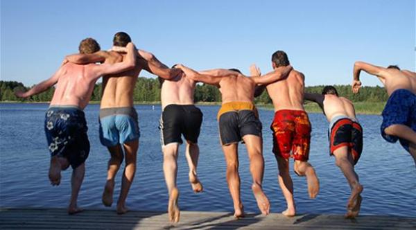 هل القفز المفاجىء في الماء يتسبّب في توقف القلب؟