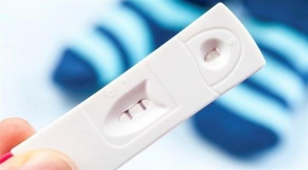 بماذا تشعر المرأة في أول شهر من الحمل؟