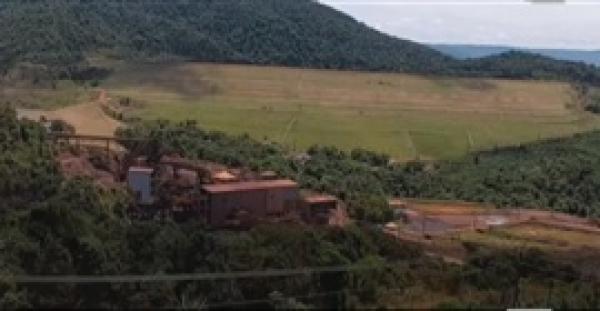 لحظة انهيار سد في البرازيل ( فيديو)