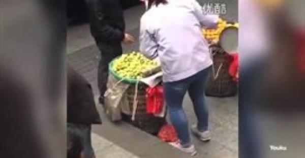 بالفيديو.. خداع الزبائن على الطريقة الصينية