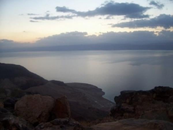 حكم نقل الميت من بلد إلى آخر