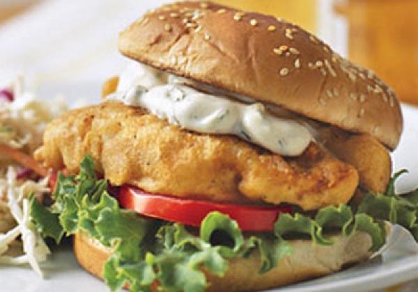 الوجبات السريعة فقيرة غذائيا ومضرة بالصائمين