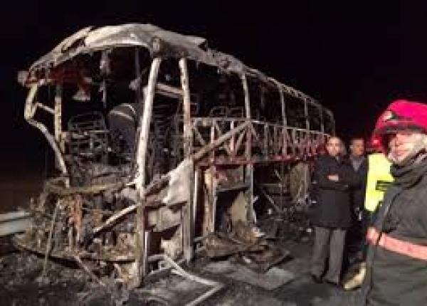 فاجعة أمسكرود: عائلات الضحايا لن يستلموا جثث ذويهم إلا بعد بضعة أيام وهذا هو السبب