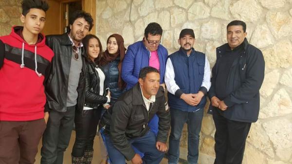 هذا هو الفيلم المغربي الجديد الذي يصور ببني ملال والوزير مبديع  يلتقط صورة تذكارية مع طاقمه